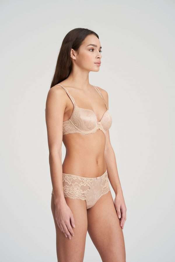 SYLVIA Glossy Sand luxe string