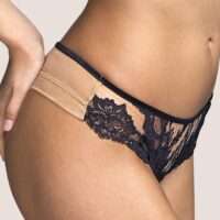 RENATA zwart string short