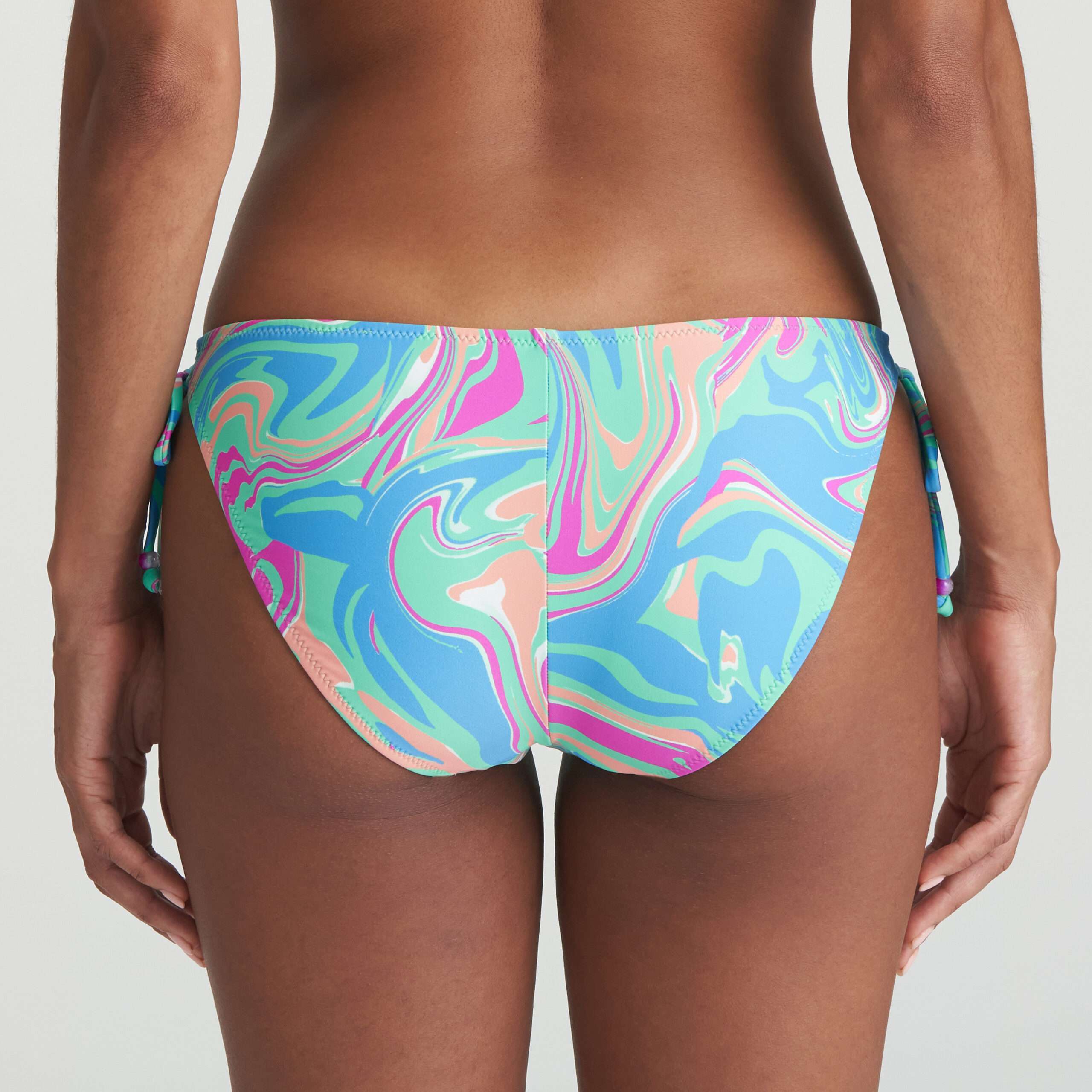 ARUBANI Ocean Swirl bikini heupslip met koordjes ARUBANI Ocean Swirl bikini heupslip met koordjes