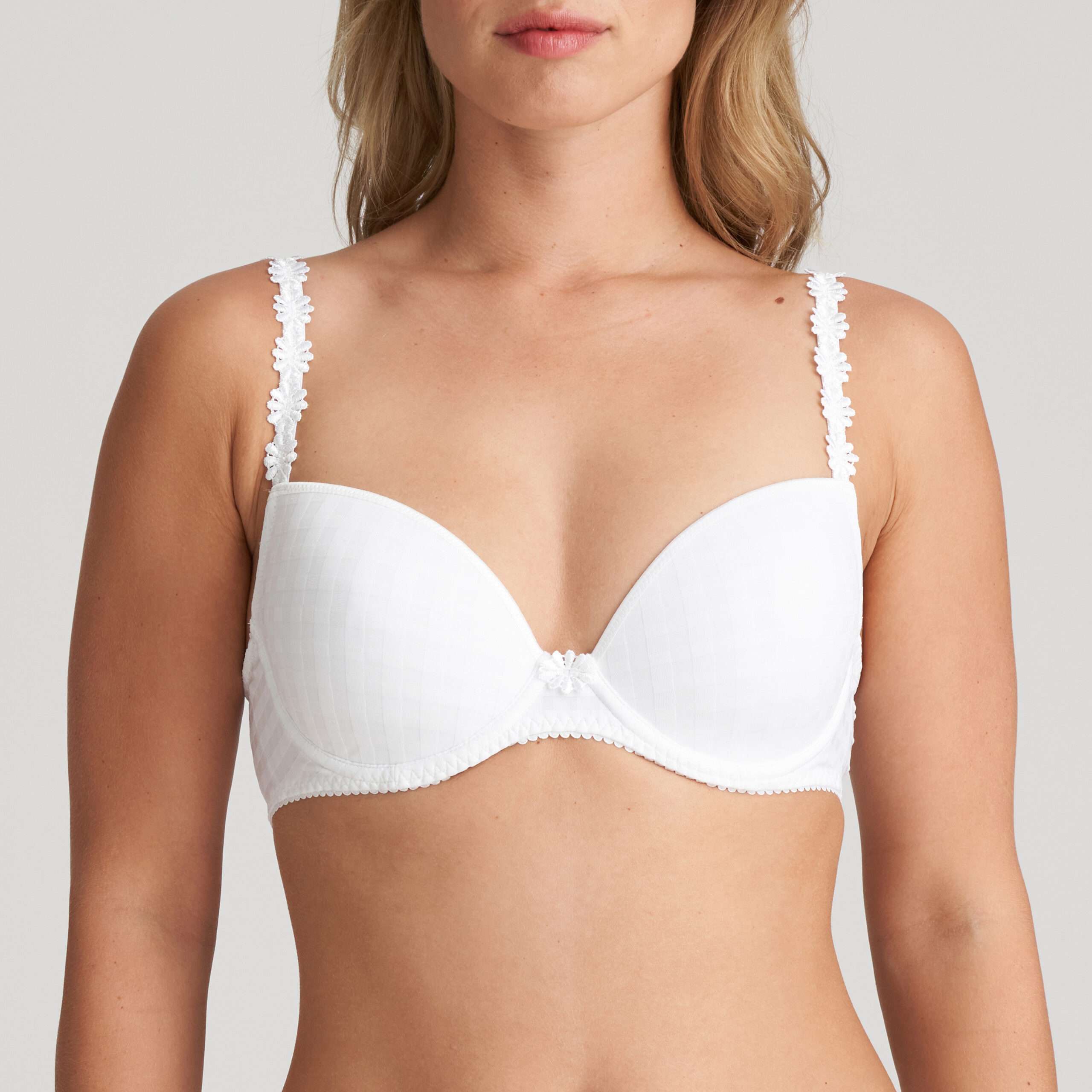 AVERO wit mousse bh ronde vorm AVERO wit mousse bh ronde vorm