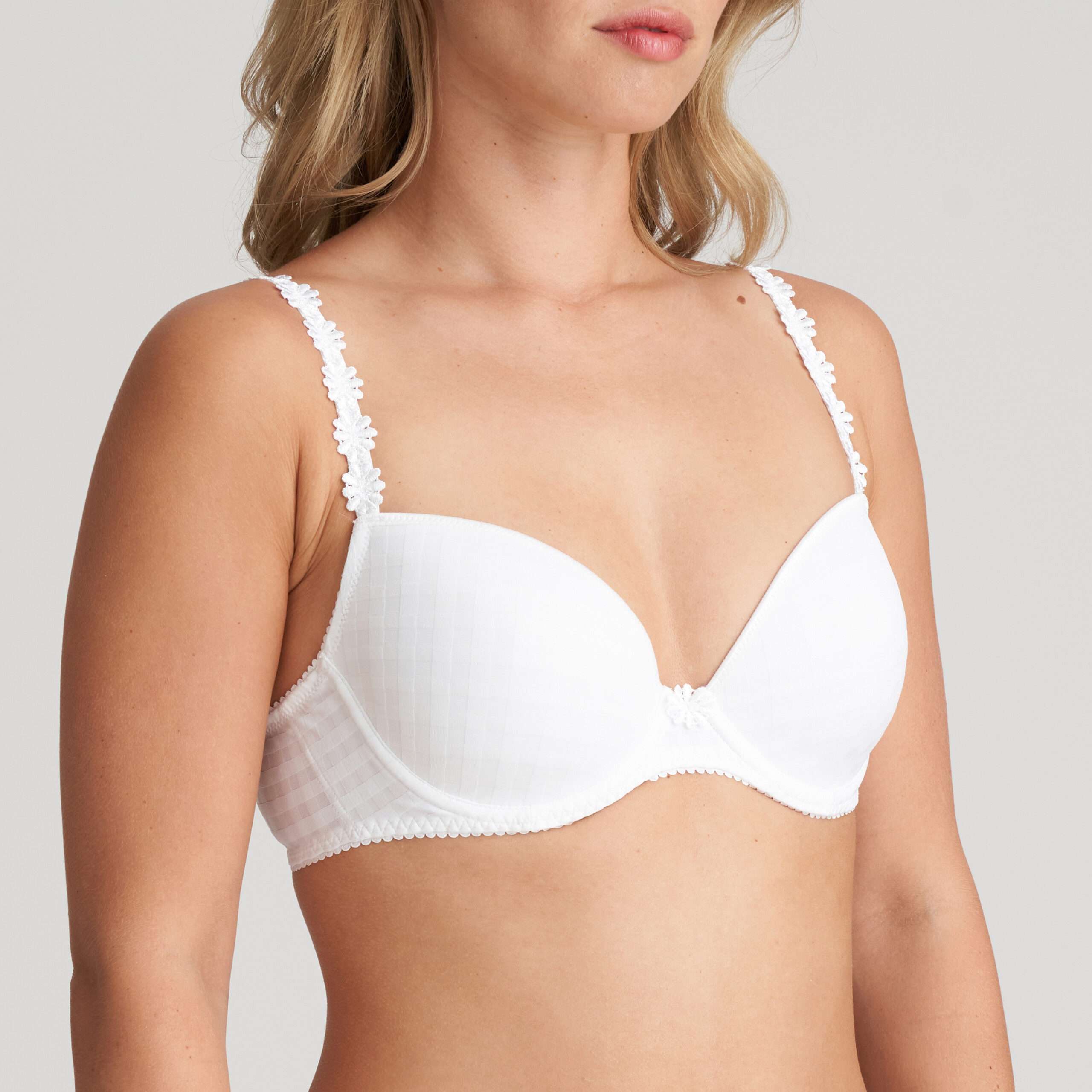 AVERO wit mousse bh ronde vorm AVERO wit mousse bh ronde vorm