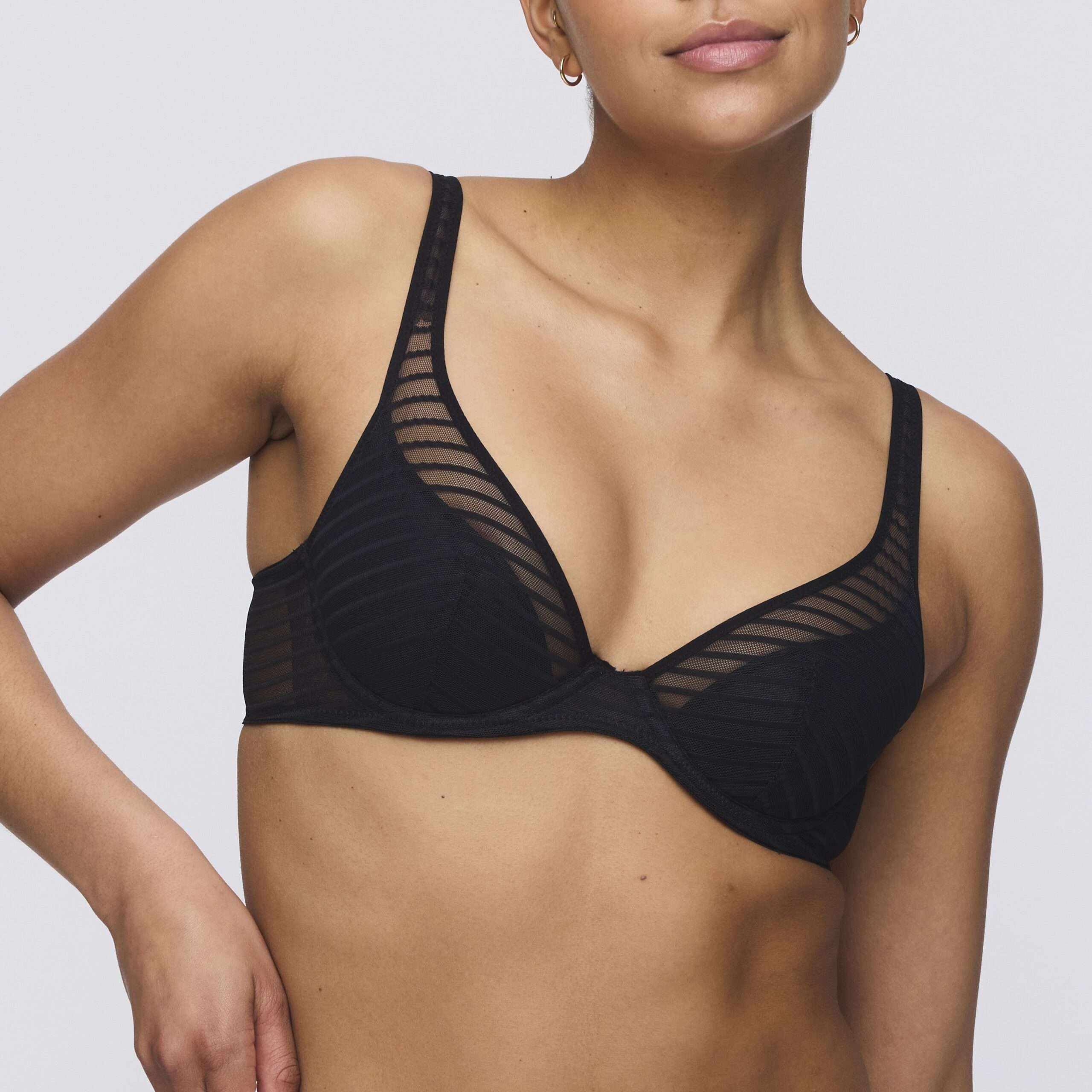 BASYL zwart plunge bh halve mousse cups BASYL zwart plunge bh halve mousse cups