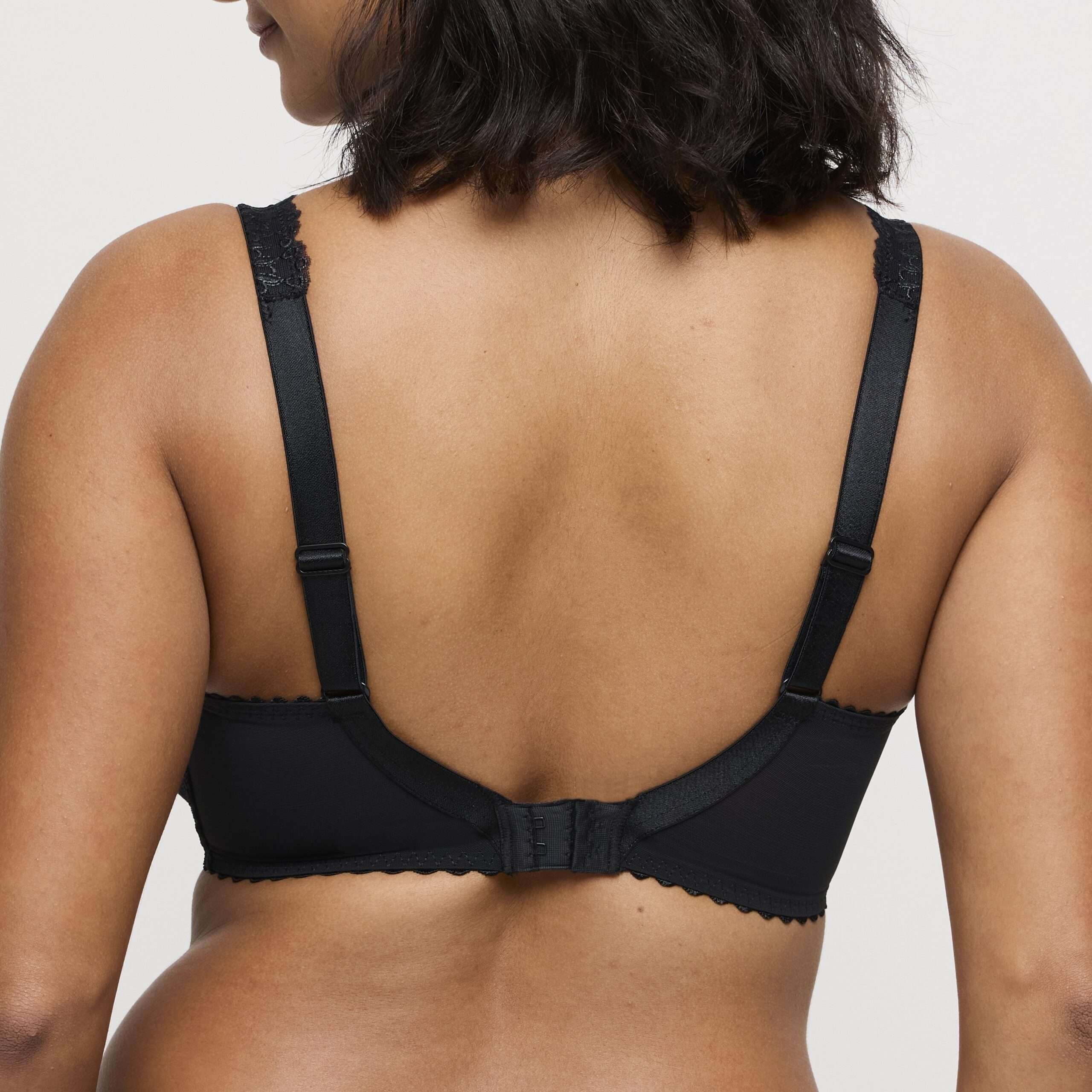 SHIMLA zwart balconette bh verticale naad
