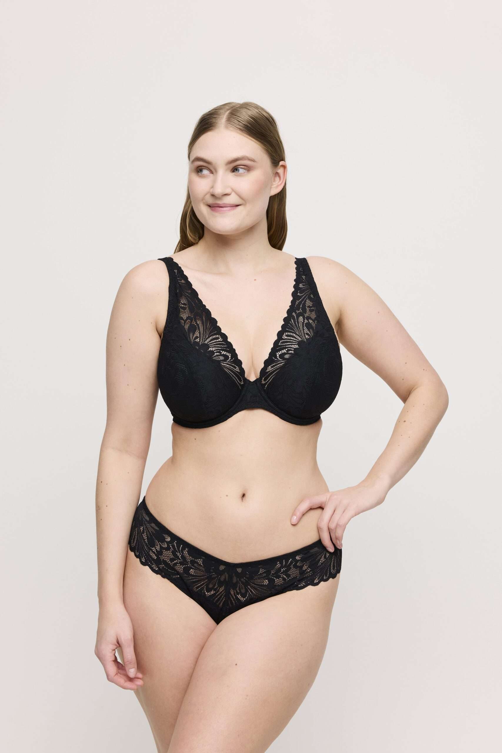 RUPI zwart plunge bh halve mousse cups RUPI zwart plunge bh halve mousse cups