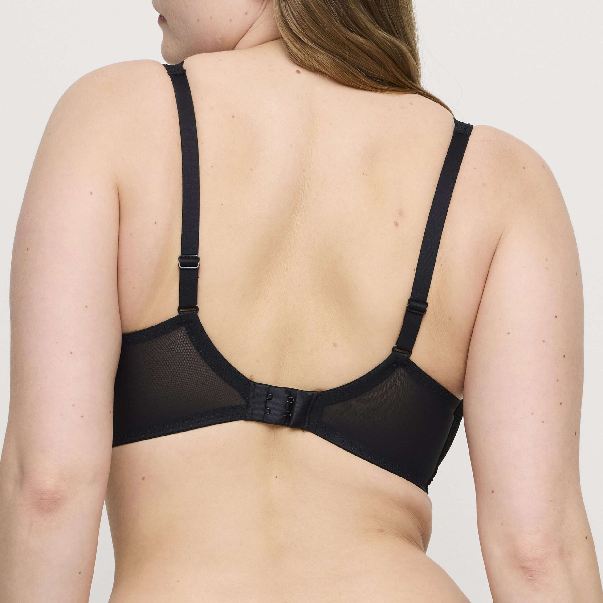 RUPI zwart plunge bh halve mousse cups RUPI zwart plunge bh halve mousse cups