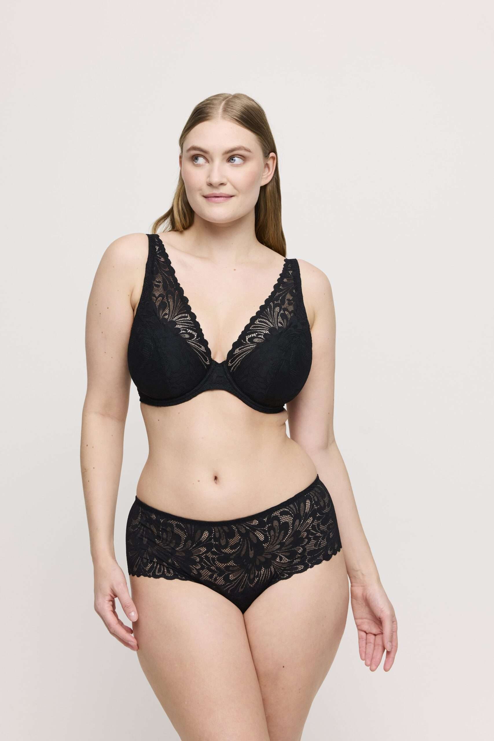 RUPI zwart hotpants RUPI zwart hotpants