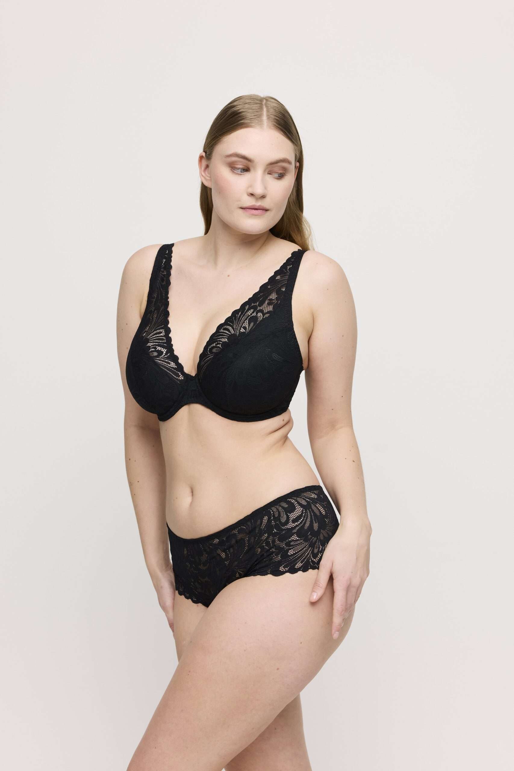 RUPI zwart hotpants RUPI zwart hotpants