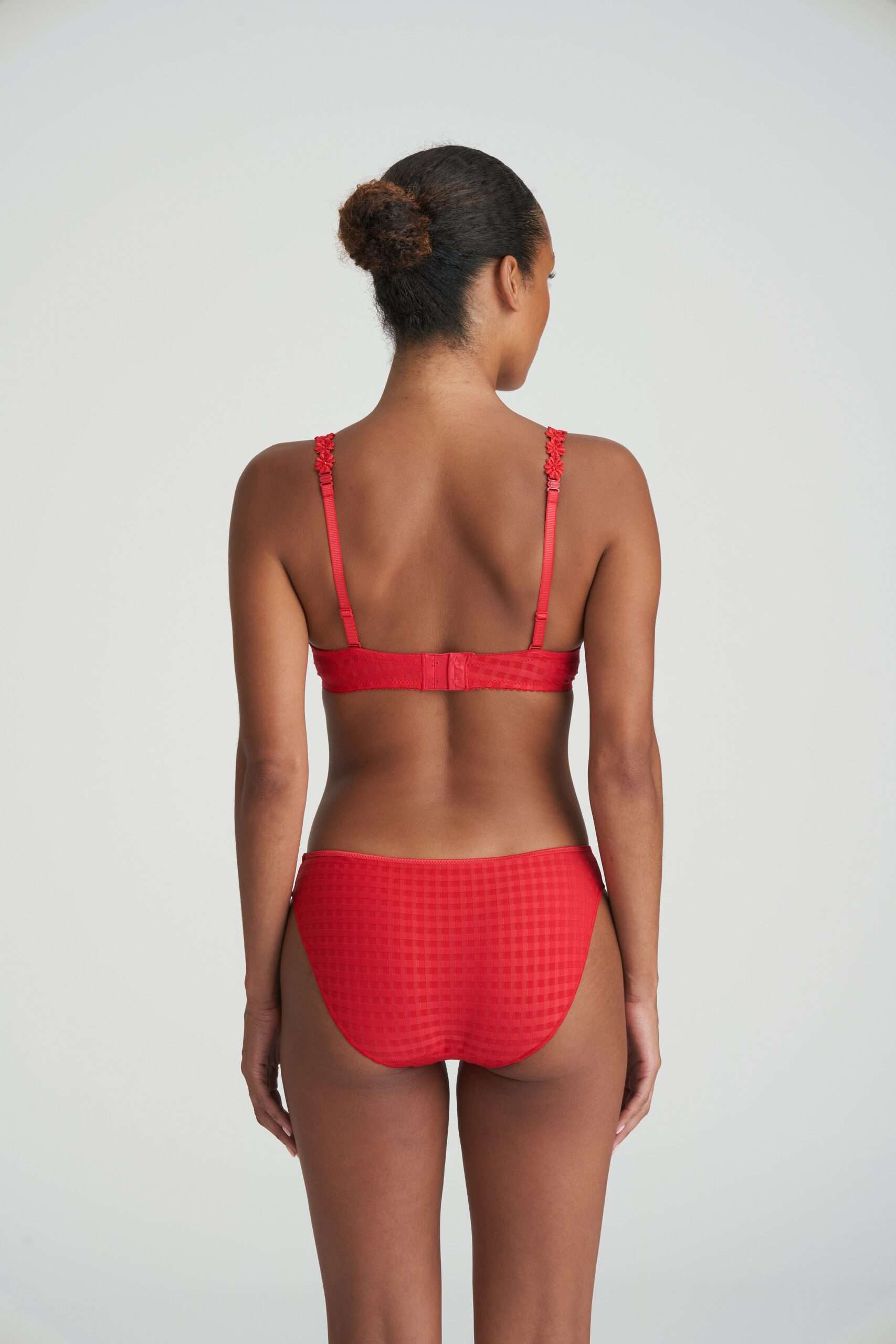 AVERO scarlet rioslip