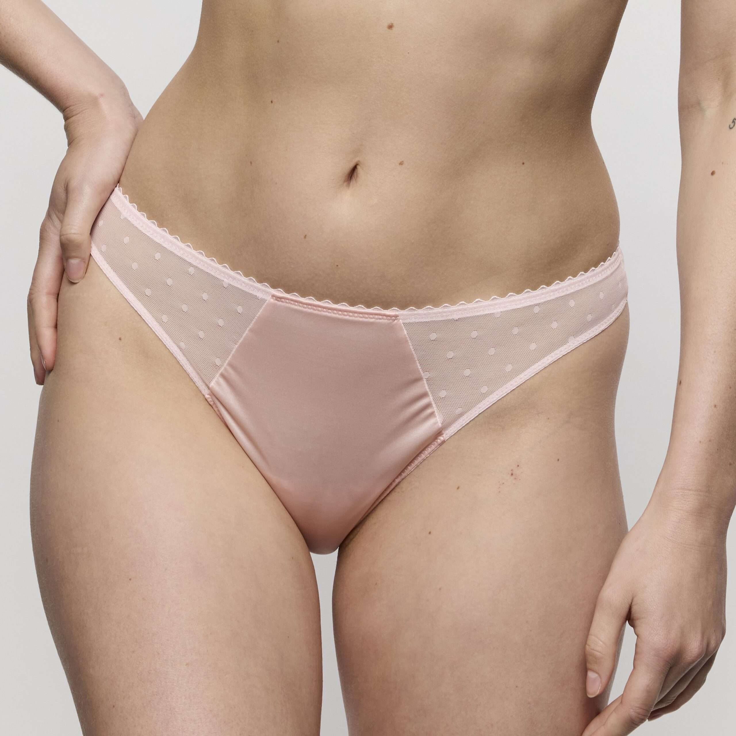 NOOVA gardenia rose string
