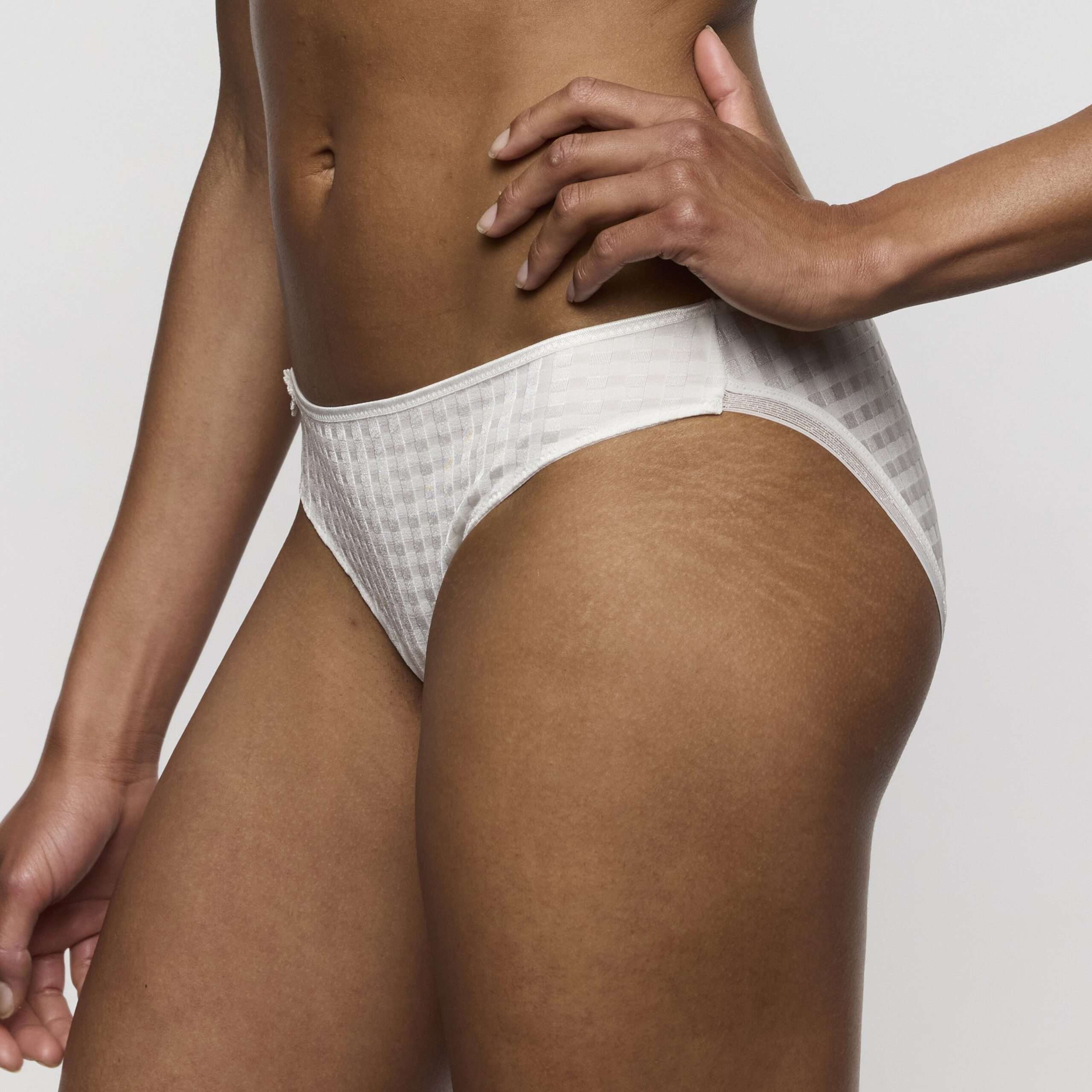 AVERO Ivory Petal rioslip AVERO Ivory Petal rioslip