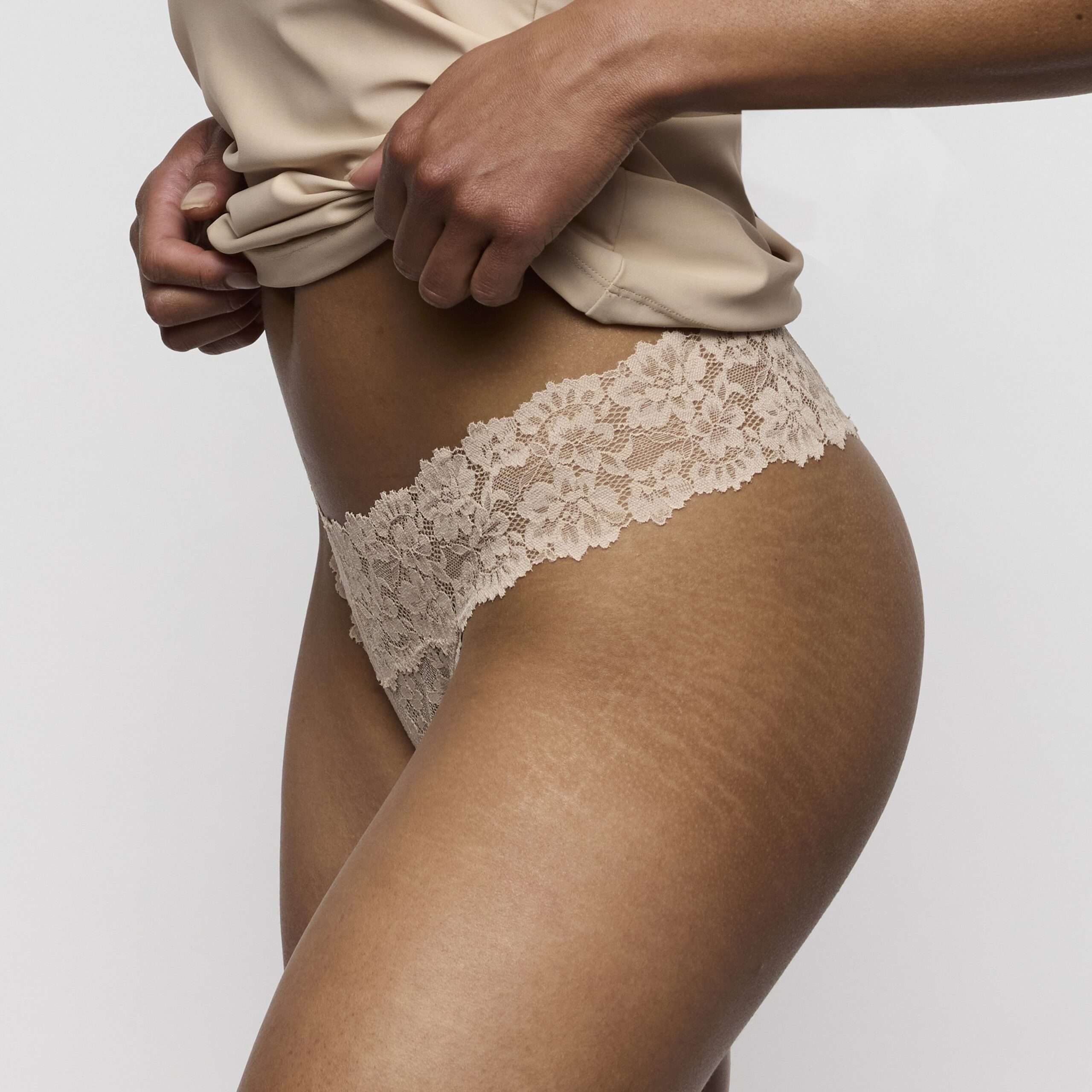 SOFT STUDIO caffé latte string SOFT STUDIO caffé latte string